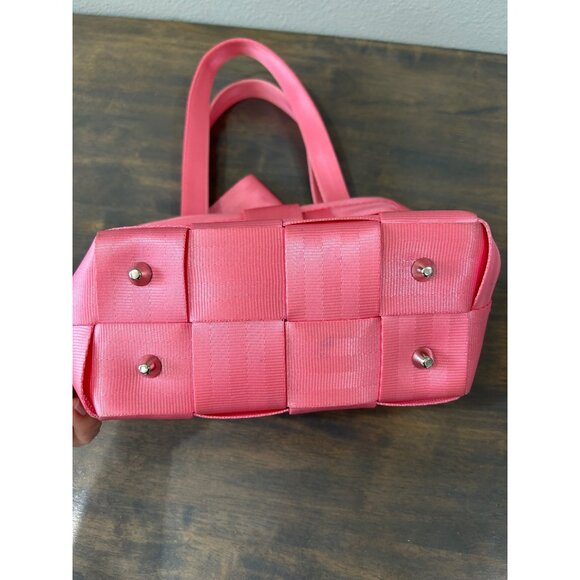 Harvey's Seatbelt Bag Pink With Hearts Lining Handbag Purse - Picture 6 of 11